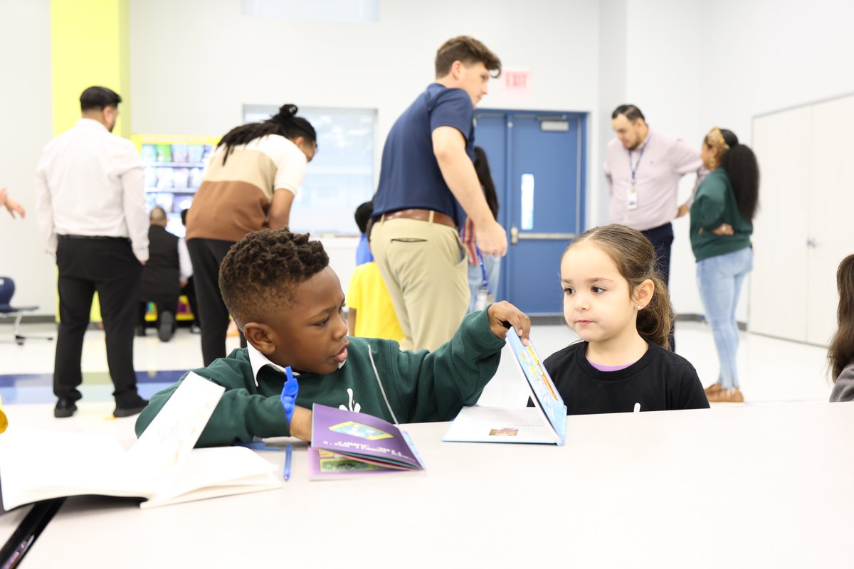 Superior Text - Home of the Book Nook tweet media