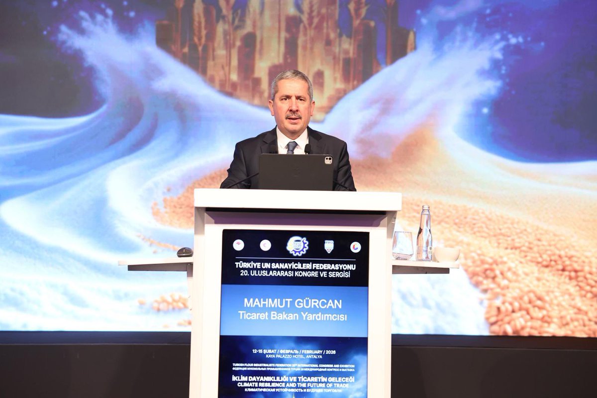UHKonseyi's tweet photo. . @tcbestepe Tarım ve Gıda Politikaları Kurulu Üyesi Sn Prof. Dr. Aykut Gül’ün moderatörlüğünde gerçekleşen oturumda; değerli görüşlerini açıklayan kıymetli panelistlere ve Kongreyi düzenleyen @UnFederasyonu Başkanı Sn @MMesutCakmak ve kıymetli ekibine teşekkür ederiz. https://t.co/Kwz6cxoNbH