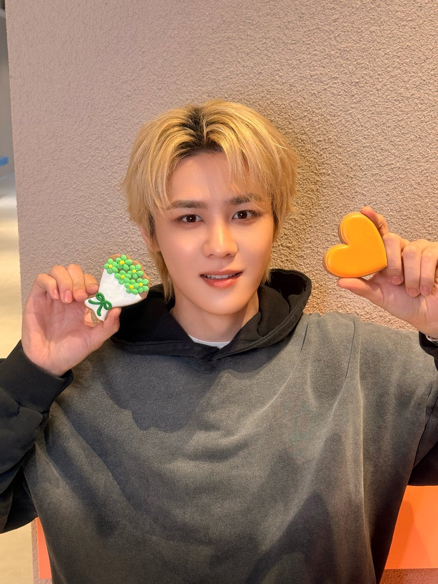 WayZenNi, Happy Valentine’s Day 🧡

#KUN #钱锟 #쿤
#WayV #威神V 
#HappyValentinesDay