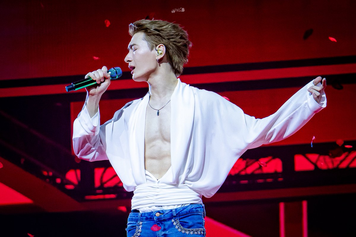 [260213]「K.P」💚 🐢

<a href="/kristtps/">คุณพี⛅💛</a> ชุดอะไรเนี่ย  😳

Krist On The First Rise Day1

#RISERCONCERTD1

#KristPerawat #ยูยู่ของคุณพี