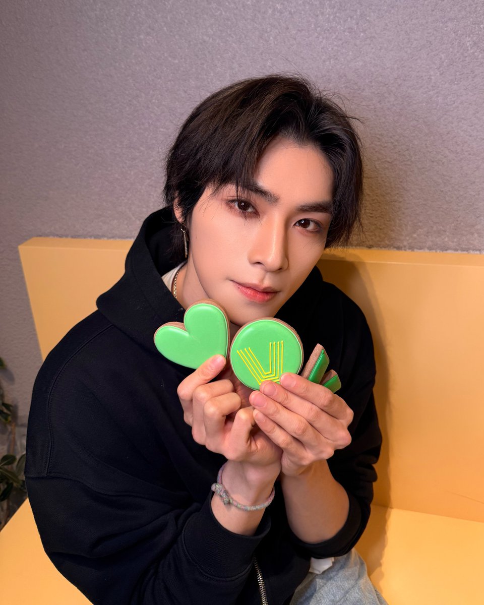 WayZenNi, Happy Valentine’s Day 💚

#XIAOJUN #肖俊 #샤오쥔
#WayV #威神V 
#HappyValentinesDay