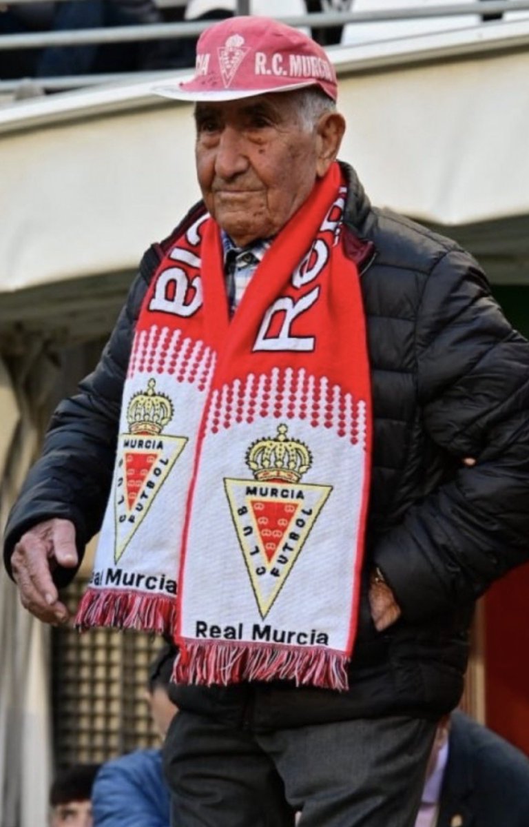 Descanse en paz don Agustín 
Como amaba usted al <a href="/realmurciacfsad/">Real Murcia CF</a> 
Como le vamos a echar de menos