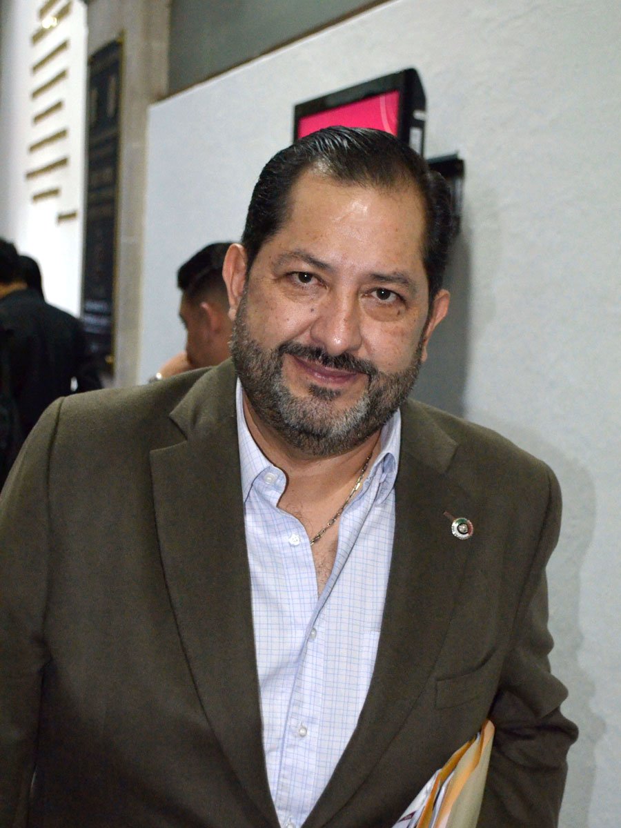 🚨UNA MAS DE MORENA🚨
El diputado del Estado de México oriundo de Texcoco Francisco Vázquez Rodríguez fue exhibido por su propia hija al estar presente en el #SuperBowlLX en San Francisco California, acompañado de su esposa y sus dos hijos asistieron al evento considerado como