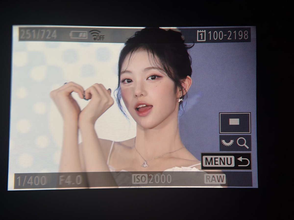 หมีถือกล้อง tweet media