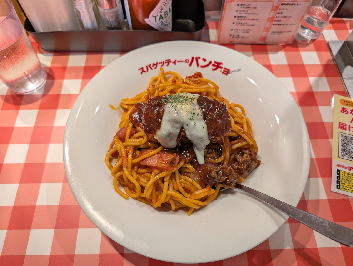 shinmax2's tweet photo. 2/6 晩飯
#スパゲッティーのパンチョ！で
#期間限定 #トッピング　#ぶっかけデミチーズのグラコロ
思ったより #チーズ はぶっかかってなかったかも？
#デミグラスソース が #ナポリタン 全体にかかってたら嬉しかったな（笑）
トッピングだからしょうがないけど。
なので #粉チーズ かけまくった😁 https://t.co/33boNUsrim
