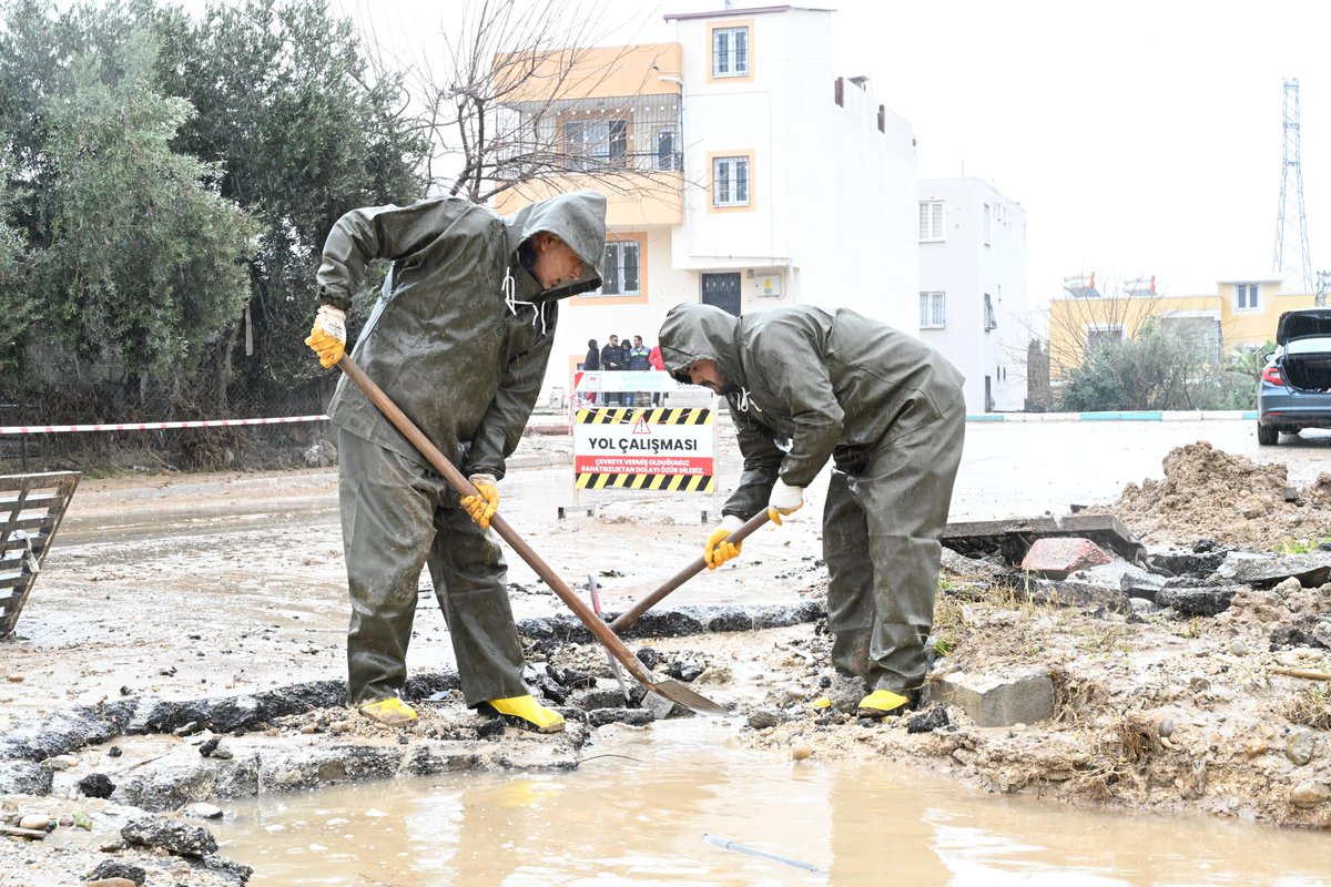 Mevsim normallerinin üzerinde seyreden yağışlar nedeniyle ilçemizde meydana gelen olumsuzluklara karşı ekiplerimiz sahada, aralıksız görev başındadır.
Herhangi bir olumsuzluk durumunda hemşehrilerimiz 444 72 23 numaralı hattımızdan bizlere ulaşabilirler.