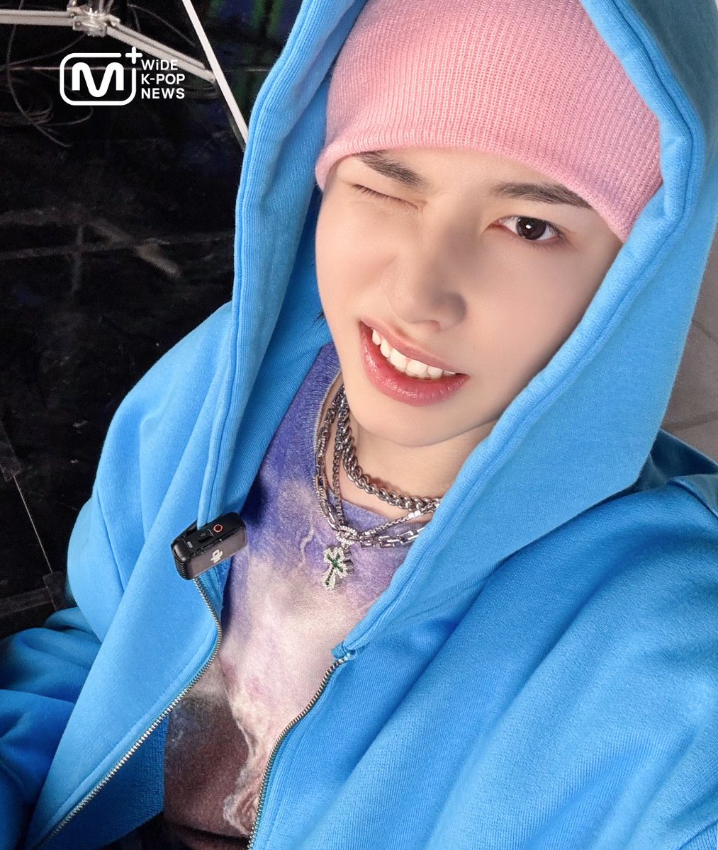 와케뉴에서도 발렌타인데이 선물 준비했어요🎁
바로바로 ˗ˋˏ♡ 롱샷 루이 셀카 ♡ˎˊ˗

뚜쫀쿠보다 바삭한 루이 고백 멘트 들으러 가기♬
🔗mnetplus.onelink.me/TRa8/zh9eek0j
=

WiDE K-POP NEWS is also here with your Valentine’s Day gift🎁
That is ˗ˋˏ♡ LNGSHOT LOUIS’s selfie ♡ˎˊ˗

LOUIS’s love