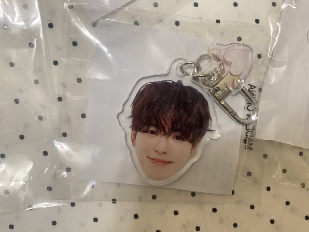 Purchase_mA's tweet photo. 트레저 펄스온 희노애락 얼굴키링 교환
treasure pulse on face keyring

저 : 재혁 희

😇 : 준규 희

쿠팡에서 시켰는데 준규 희가 재혁 희로 잘못와서 교환 구해봅니다 😭😭 https://t.co/M4Y8PzyvEC