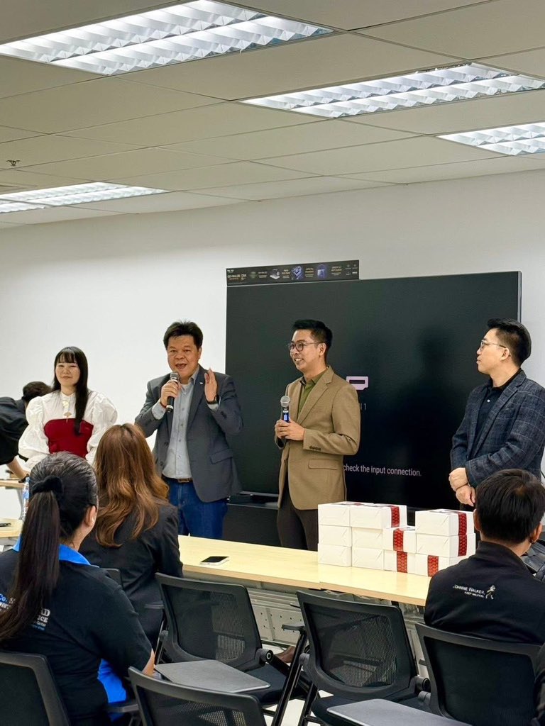 NokAir_Nok's tweet image. TCL Open House &amp;amp; Dinner Talk
📍 อัปเดตเทคโนโลยีแอร์ใหม่
🤝 จับมือ PCAC (พรชัยแอร์) ดูแลลูกค้าทุกขั้นตอน

……………………………………….
#TCL #TCLThailand #PCAC #พรชัยแอร์
#DinnerTalk #งานสัมมนา #วงการแอร์ #ช่างแอร์
#ร้านแอร์ #ขายแอร์ #แอร์บ้าน