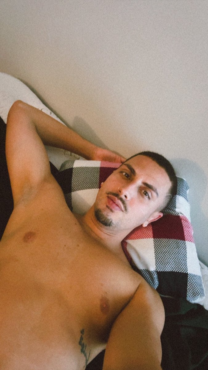 alecckay tweet media