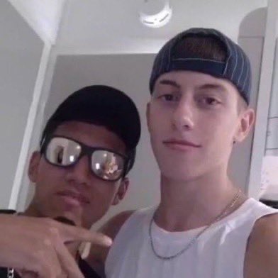 lagorradesaiko's tweet photo. Ahí van

Ahí van los que dicen que Quevedo se copió de Bad Bunny https://t.co/xs1Man2iPY