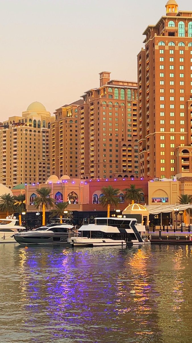 أخبروا الأشياءَ المُتأخرة ..
 أنَّ قُدومها 
لم يعّد مُرحباً به  ..
فقد فاتَ أوان اللهفةِ ..
وانطفء الشغف