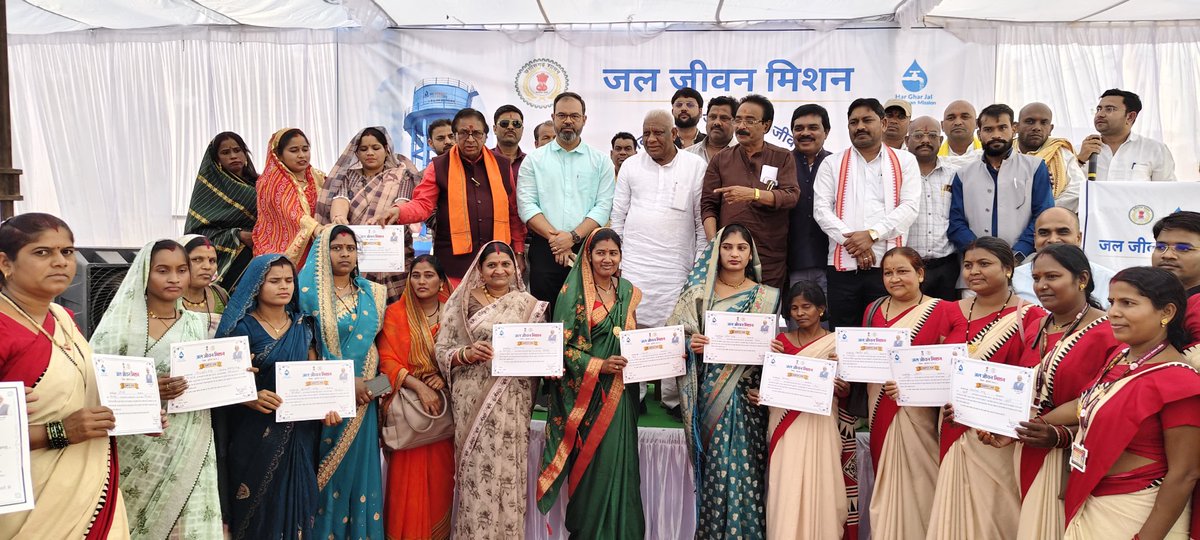 ग्राम लिम्हा में आयोजित जल जीवन मिशन अंतर्गत जल अर्पण कार्यक्रम में शामिल हुआ. स्वच्छ पानी की आपूर्ति करने माननीय प्रधानमंत्री नरेंद्र मोदी जी द्वारा चलाया जा रहा अति महत्वपूर्ण योजना है.
<a href="/narendramodi/">Narendra Modi</a>