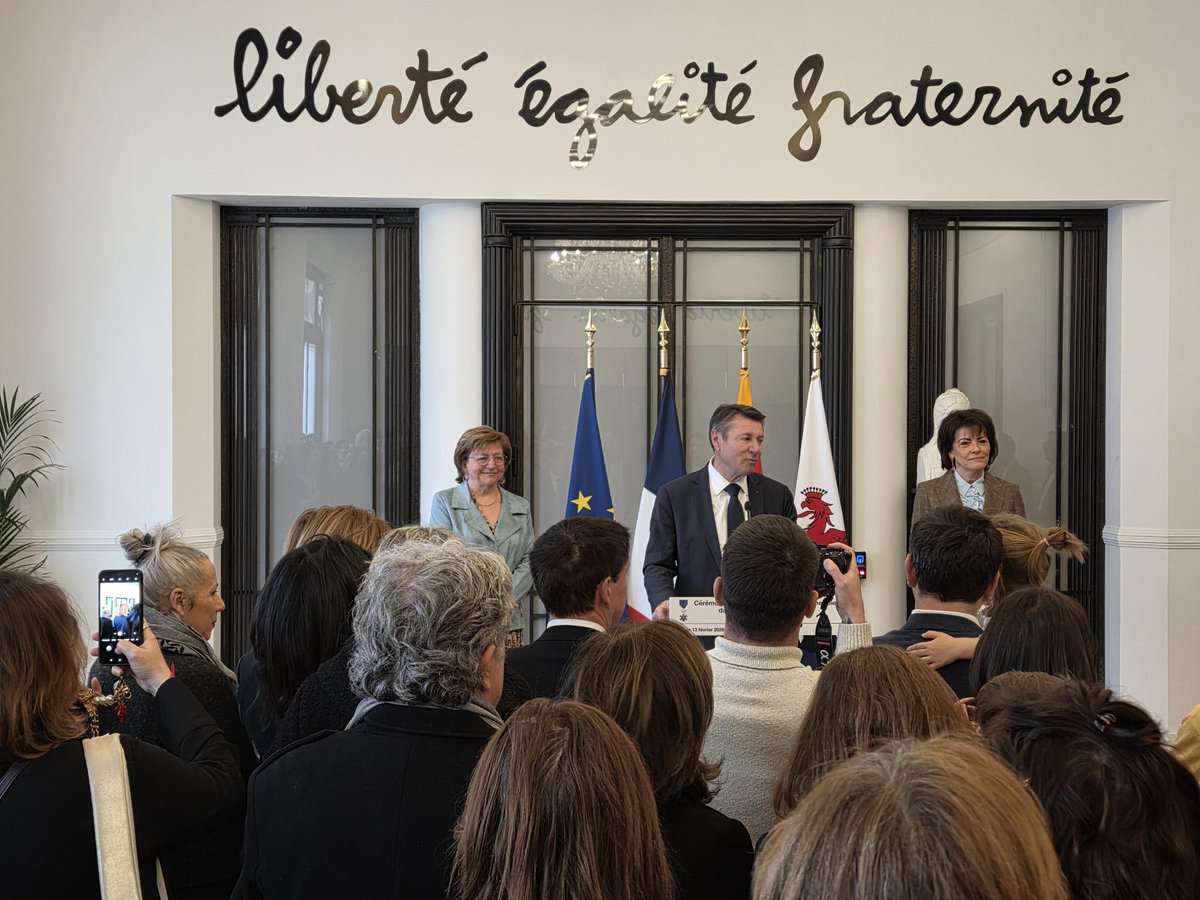 jennifersalles_'s tweet photo. Une belle reconnaissance pour mon amie Cathy Herbert qui reçoit de la part de @Dominiq_Estrosi les insignes de Chevalier dans l'ordre national du Mérite. 

Bravo ma chère Cathy pour ton engagement dans l'action sociale et le logement. https://t.co/lg4TpXypeP