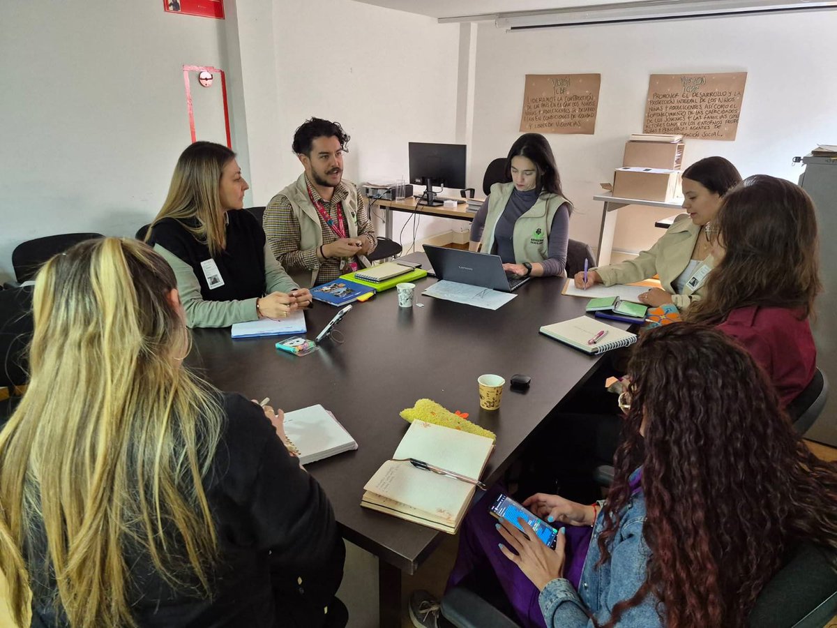 Edilma_Galvis's tweet photo. #BienestarBoyacá | Desde el Sistema Nacional de #BienestarFamiliar articulamos espacios interinstitucionales con la @AlcaldiaTunja para fortalecer el cuidado en entornos de protección y en el Sistema de Responsabilidad Penal para Adolescentes, promoviendo su bienestar integral. https://t.co/ufqbIHkJEK