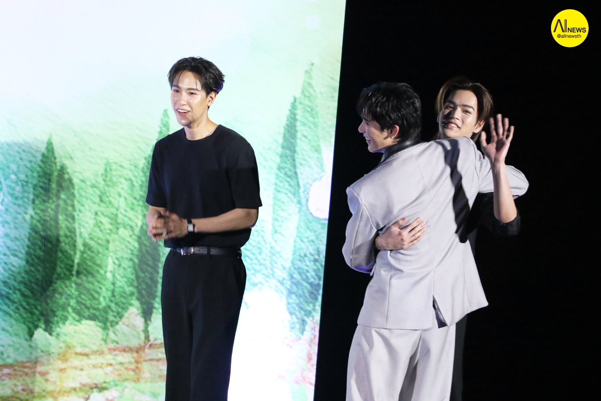 มิตรภาพสุดน่ารัก! แขกเซอไพร์สในวันนี้ “จูเนียร์มาร์ค” ในงาน ความลับในบทเพลงที่บรรเลงไม่รู้จบ  Final EP. FAN MEETING

#juniorrs #markjrtn #kasibook 
#MelodyOfSecretsFinalEP
#MelodyOfSecrets #GMMTV