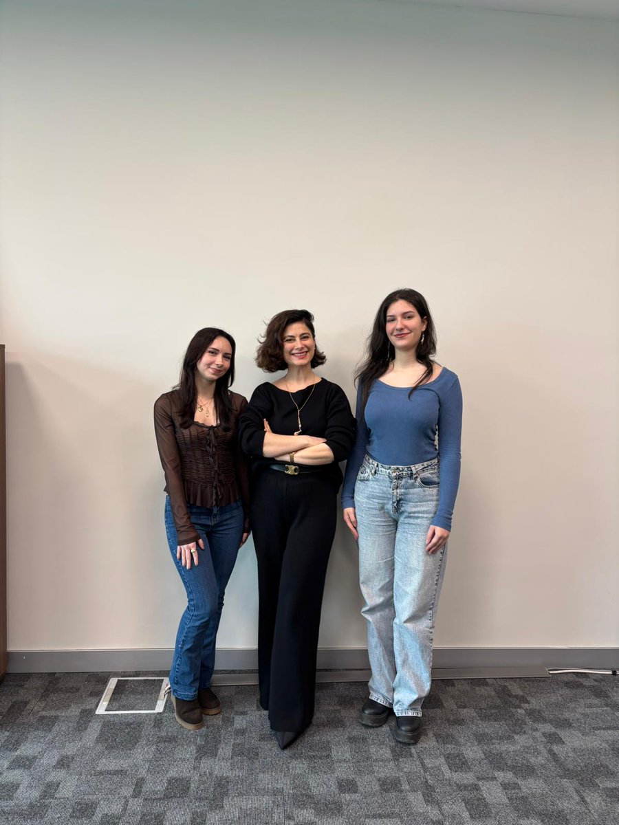 Mezunlarımızla gurur duyuyoruz!

Haliç Üniversitesi İletişim Tasarımı Bölümü mezunlarımız Nilay ve Simay, profesyonel hayata geçiş süreçlerinde CV ve portfolyolarını güçlendirmek amacıyla danışmanlık aldılar.

#HaliçÜniversitesi #KariyerveMezunİlişkileri #İletişimTasarımı