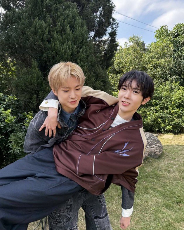 이 웃긴 사진 뭐임