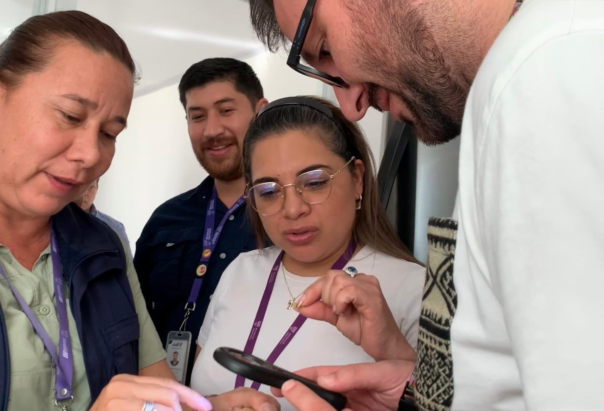 Salud_Ec's tweet photo. ¡Acciones en Manta! 🇪🇨💪

Autoridades de los ministerios de @Salud_Ec y @Ambiente_Ec, junto al @PNUDEcuador y la @espol, cumplieron agenda para fortalecer la respuesta frente al dengue y los efectos del cambio climático en la salud pública. https://t.co/8A2ocjZWxS