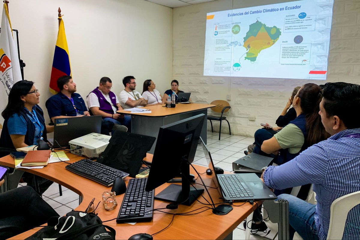 Salud_Ec's tweet photo. ¡Acciones en Manta! 🇪🇨💪

Autoridades de los ministerios de @Salud_Ec y @Ambiente_Ec, junto al @PNUDEcuador y la @espol, cumplieron agenda para fortalecer la respuesta frente al dengue y los efectos del cambio climático en la salud pública. https://t.co/8A2ocjZWxS