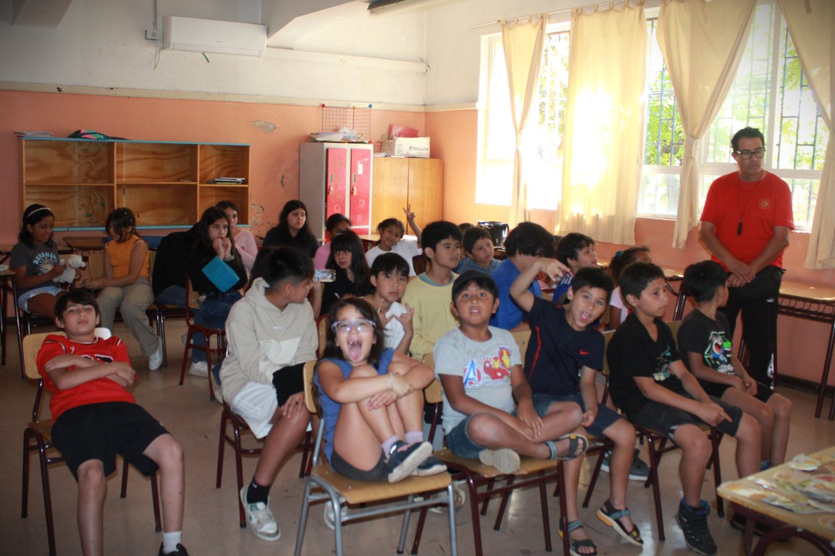 🍏 Salud #Machalí a través de la nutricionista del Programa Adolescente de la APS local, Camila Pino, realizó una sesión educativa sobre alimentación saludable, dirigida a los y las integrantes de la Escuela de Verano Municipal.