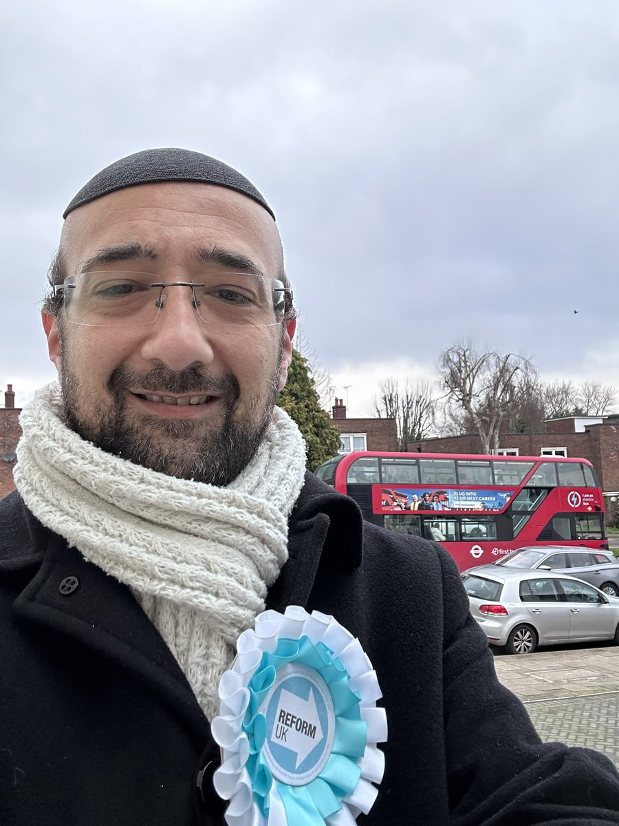 Another great session in Hendon! Many residents are looking forward to voting for Reform U.K. in May. 

I spoke to a lady born in Mumbai like my father. She said “people need to know that reform voters are people like you and me too!” 

She said she will never vote Labour again