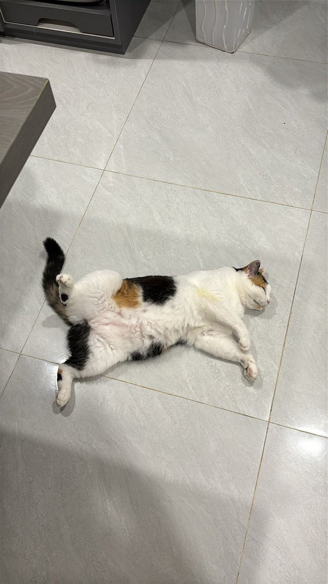 dimana pun tempatnya, gaya uni beti tidak berubah☝🏻☝🏻