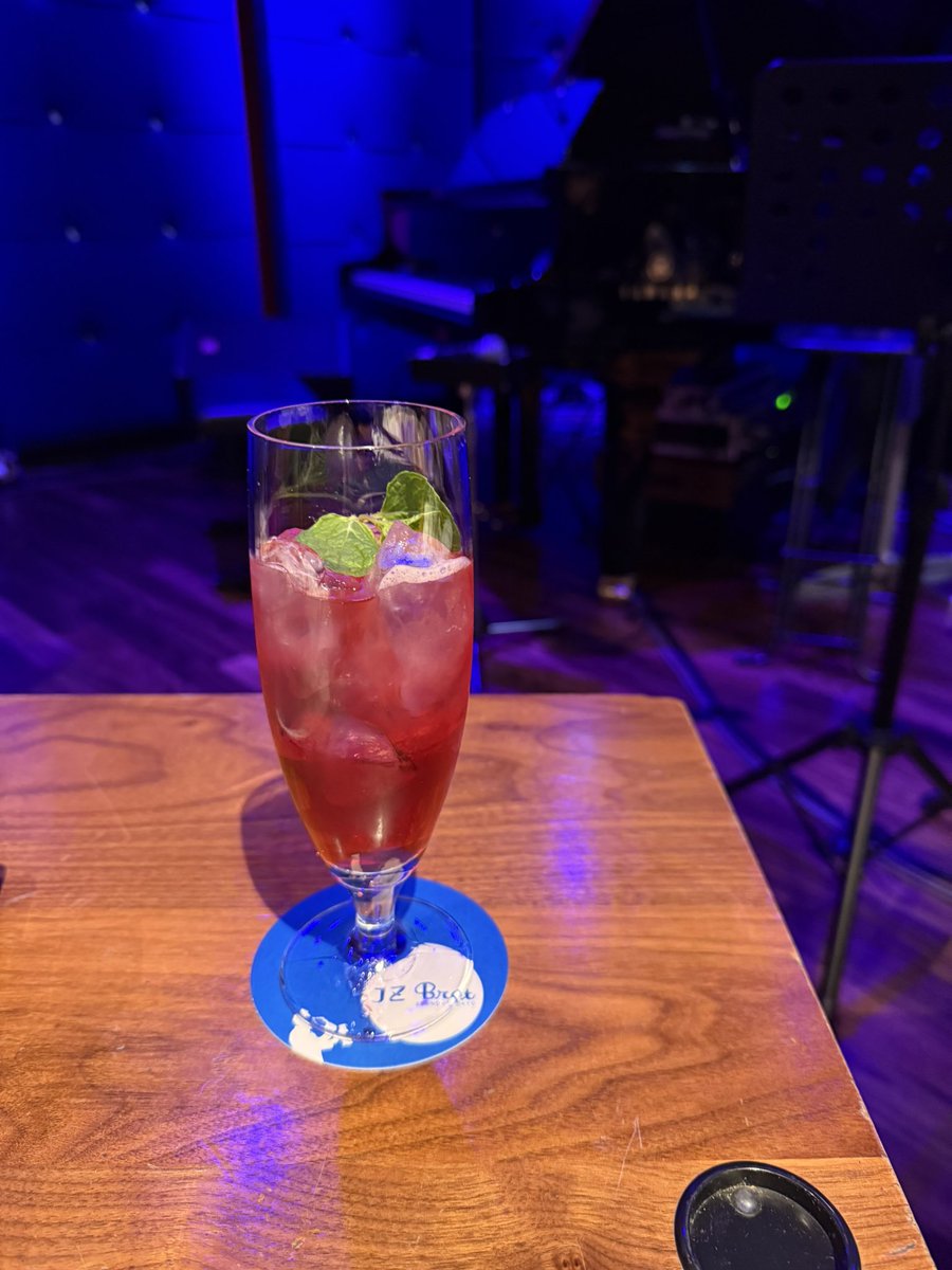 NobukoNakajima3's tweet image. #JZ Brat
先ず、糸から始まり、＃人形の家 等
見事に歌いあげる #柴田智子 さん、
素敵なピアノの #追川礼章 さん、
声量ある #金山京介 さん、ジャズ迄
披露、＃越川和音 さんのチェロ、本当に、楽しいライブで、ありがとうございました✨💝🎹