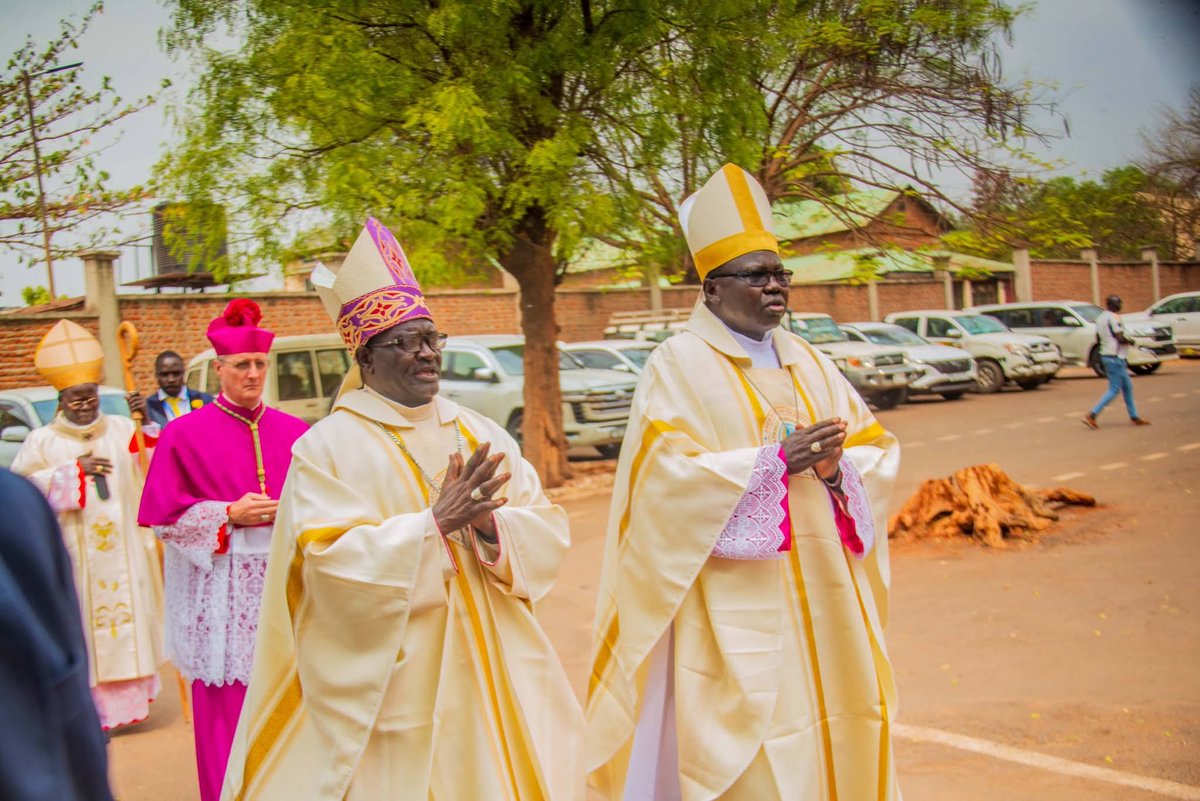 The priestly and deaconate ordination mass of four priests and one deacon from catholic diocese of El obeid plus one deacon from Archdiocese of Juba last Saturday at St. Theresa's cathedral-Juba 
Congratulations to the two catholic dioceses.