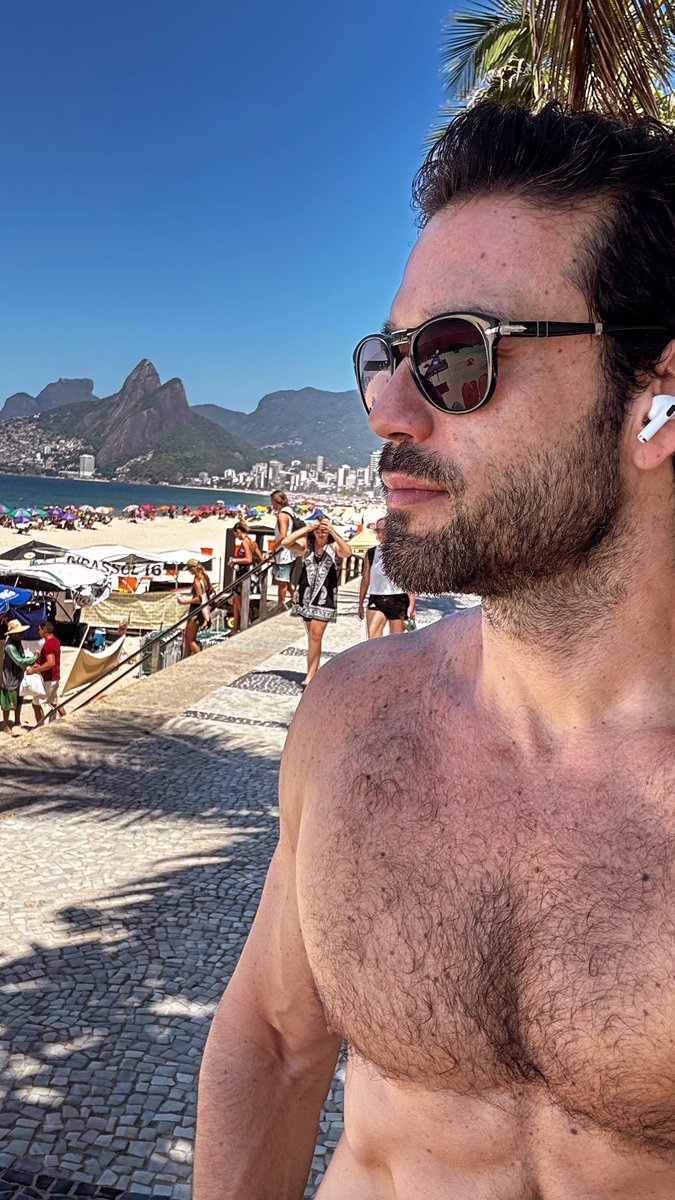 50tonsdele's tweet photo. O galã Sergio Marone deixando a temperatura mais quente com sua beleza na praia 🥵 https://t.co/Qa1Ov6xL8t