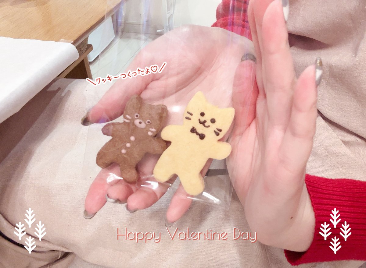クッキー焼いてたら
キッチンが甘い匂いでいっぱいに🍪

エプロンの中は…
想像におまかせ、です🤎
Happy Valentine🐱🎀 https://t.co/DFNmbqEU9u