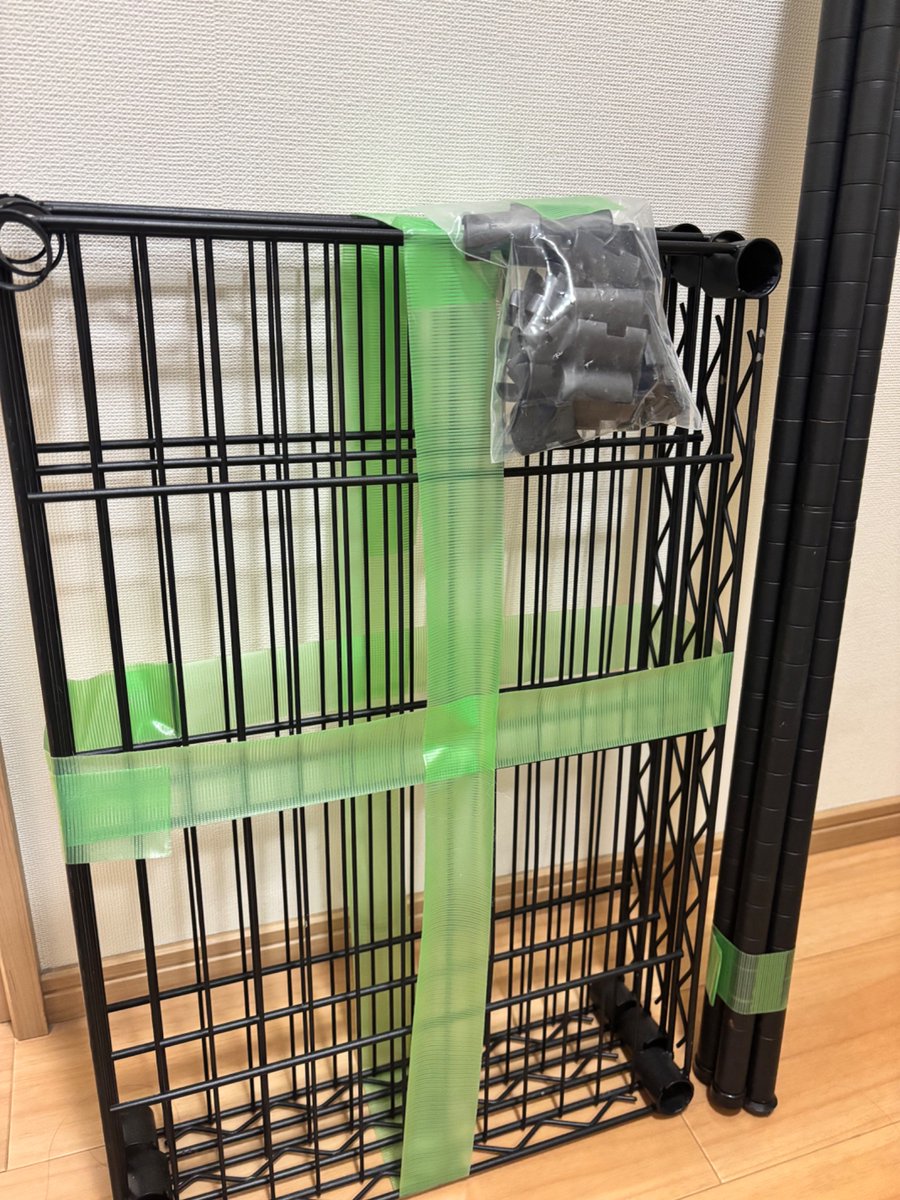 kazbl's tweet photo. テープ音源が聴きたくて
けどラジカセわざわざ買うのは。。。
少し前にもらった。
一つは動作するけど、音出ない
分解した。直せるようになりたいな。

これ以上置くスペースないけど、ステンラックも、もうひとつゲット！ https://t.co/Of39dmCBwx