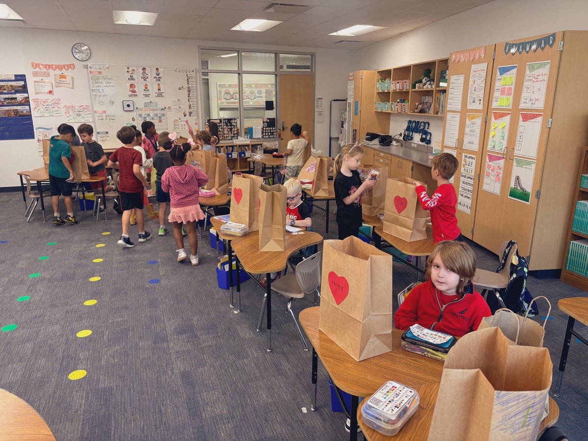 Such a fun day at school, celebrating Valentine’s Day with each other! <a href="/BryantElem/">Bryant Elementary</a> #bengalpride