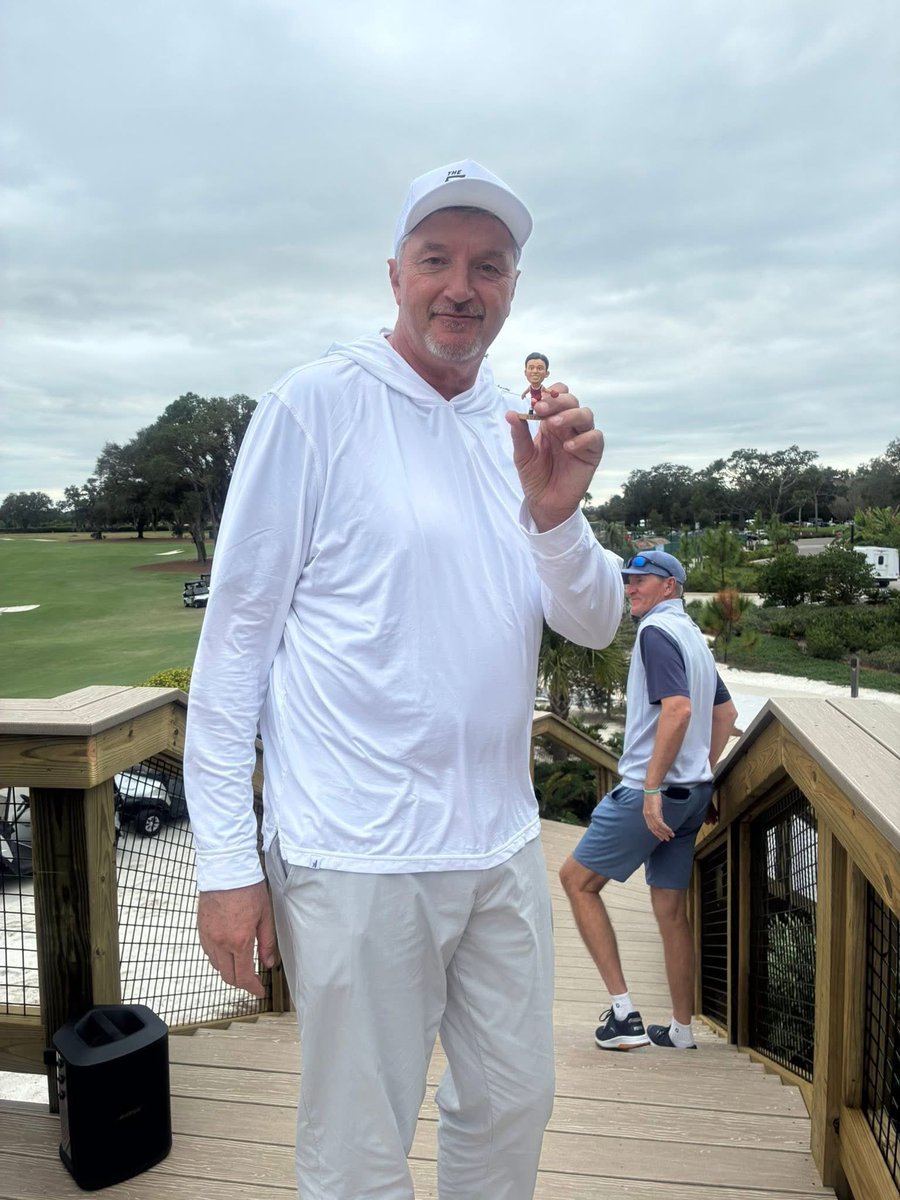 HeadlinerHenry's tweet photo. 3x NBA Champion Toni Kukoc holding his Chicago Bulls Headliners figure

Photo courtesy of Jaime Bernal. https://t.co/WcFSUU6Jeh