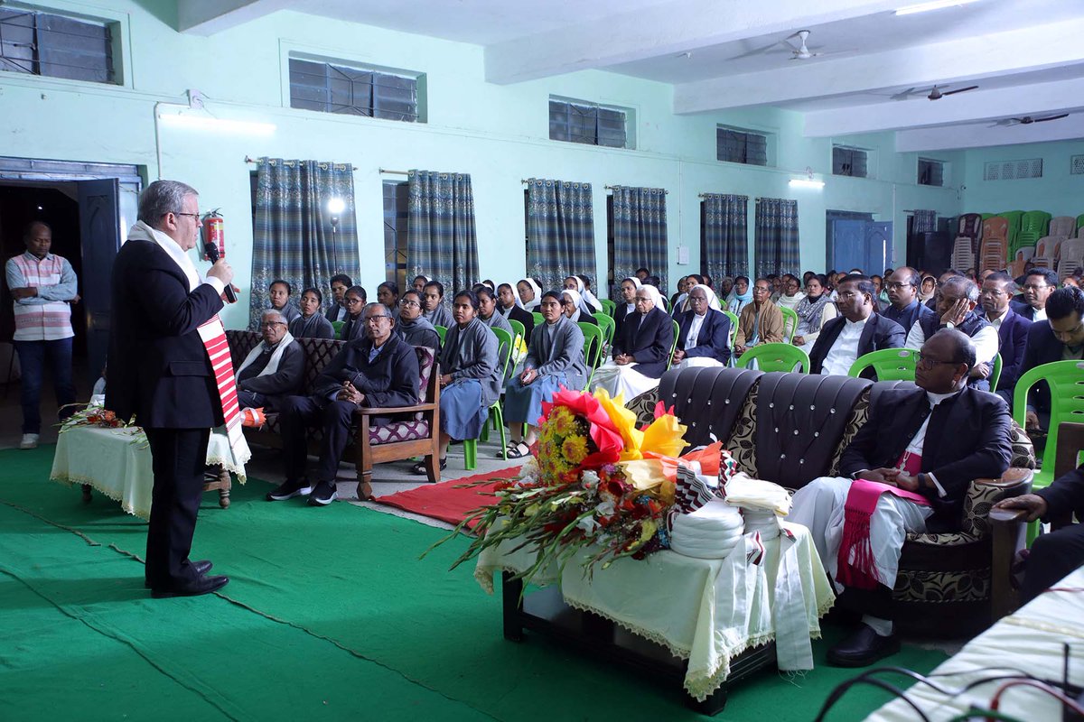 #Índia — #ReitorMor visita Hesag e se reúne com Jovens e FS

infoans.org/pt/secoes/noti…