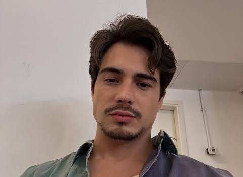 GiuliMedrado's tweet image. Remake de Por Amor é inaceitável, mas quando Angela Chaves e Licia Manzo escreverem a continuação com os filhos se Laura, João Marcelo (Danilo Mesquita) e Alicia (Isabelle Drummond) sendo os protagonistas vai ser tudo. Alicia é a vilã que inferniza a vida da madrasta Eduarda, que