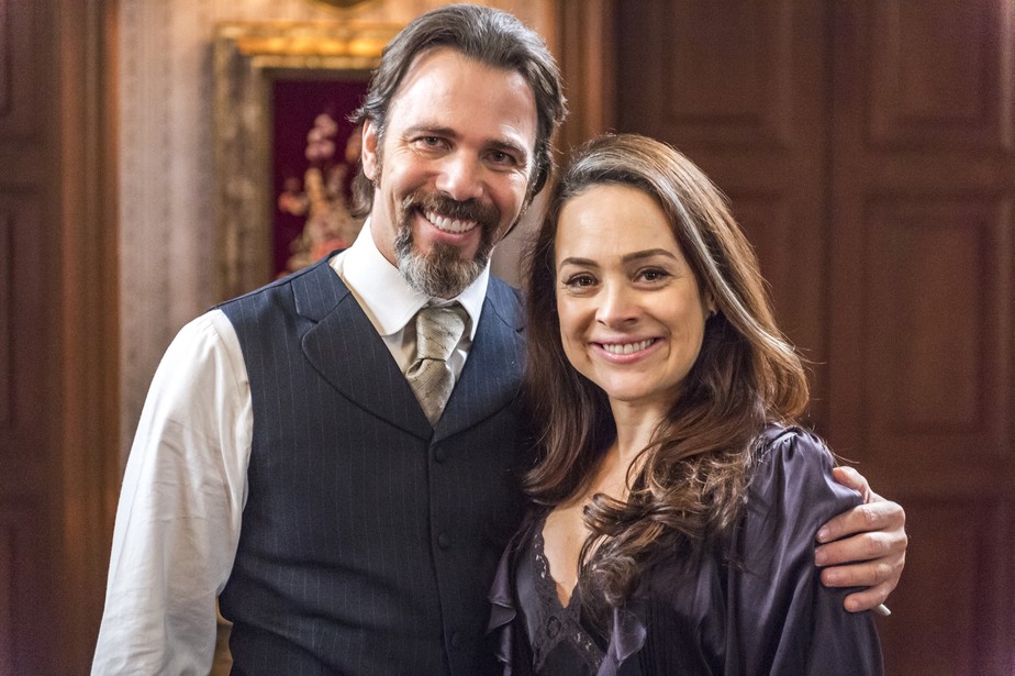 GiuliMedrado's tweet image. Remake de Por Amor é inaceitável, mas quando Angela Chaves e Licia Manzo escreverem a continuação com os filhos se Laura, João Marcelo (Danilo Mesquita) e Alicia (Isabelle Drummond) sendo os protagonistas vai ser tudo. Alicia é a vilã que inferniza a vida da madrasta Eduarda, que