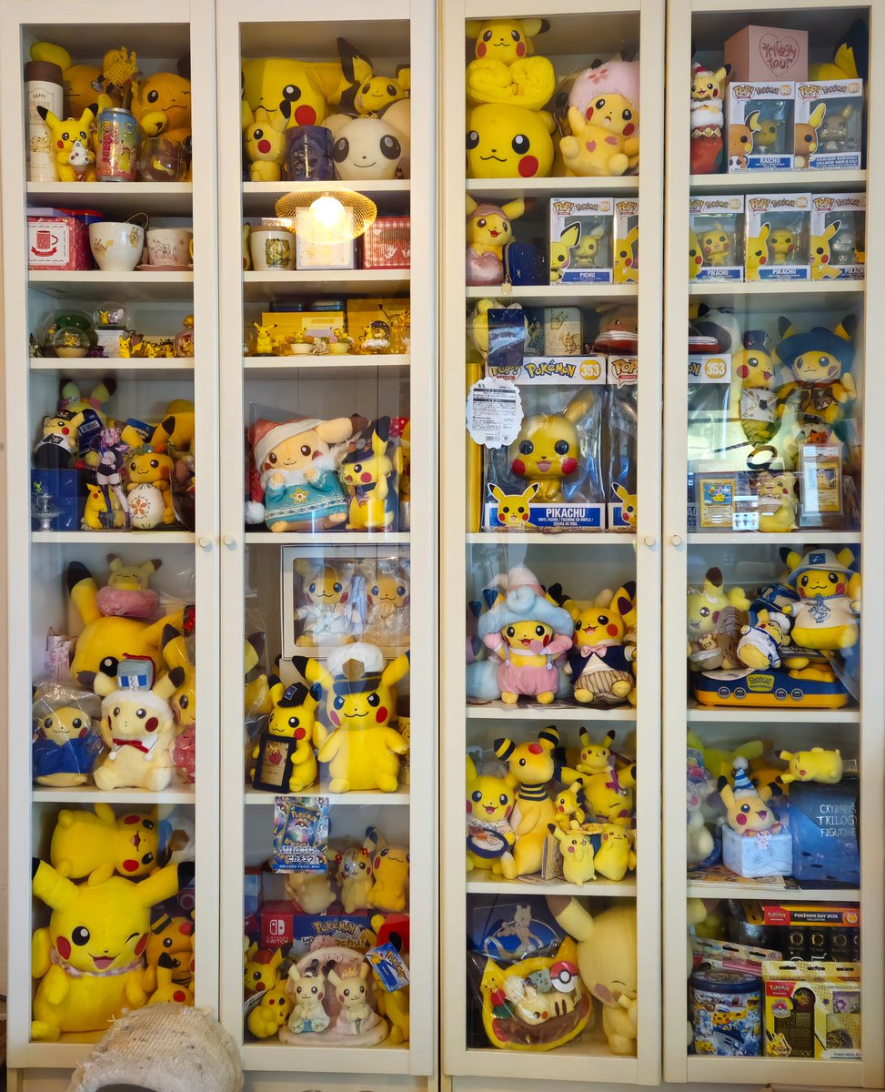 Also Pikachu ist WIRKLICH mein Lieblings Pokémon 👀
(Und ja, das ist nur ein Teil meiner Sammlung)