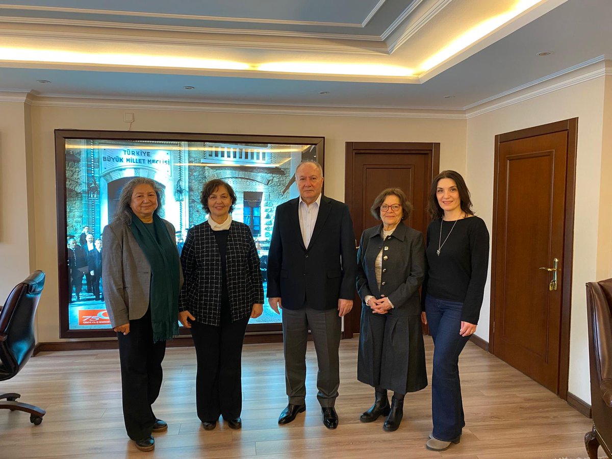 8 Mart Dünya Emekçi Kadınlar Günü etkinliklerimiz kapsamında ziyaret ettiğimiz Türkiye İşçi Sendikaları Konfederasyonu (TÜRK-İŞ) Genel Sekreteri Ramazan Ağar’a  içten konukseverlikleri için teşekkür ederiz.