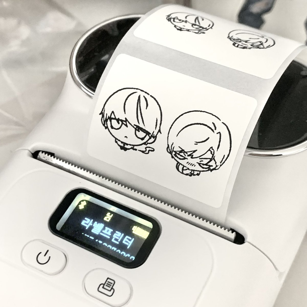 스티커 실물이에요🐇
4번째 사진에 라벨 무료나눔 예정입니다 🥰🥰