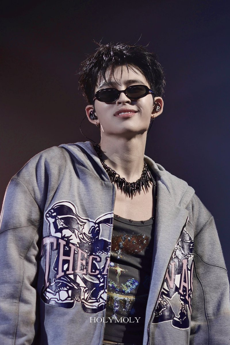 🕶️

JASPER KINDLED FIRSTRISE 

#RISERCONCERTD1
#ppnaravit