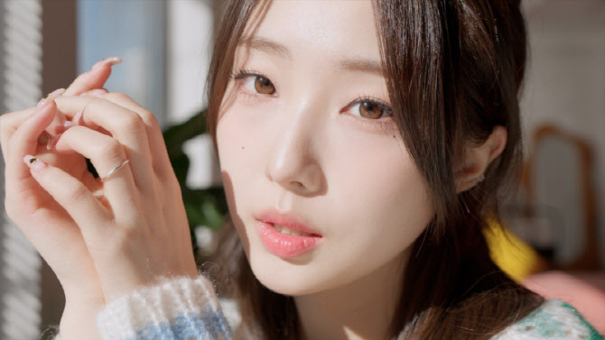 hdyeojin's tweet image. yeojin's #MyValentine releases in 5 minutes !! make sure to watch the official special video as well as stream on your favorite music app !!