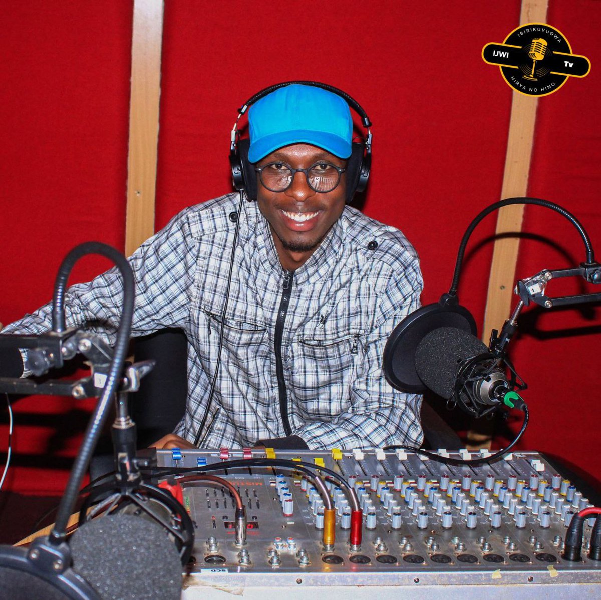 NgenziEddyPeter's tweet photo. Once upon a time, I achieved one of my dreams. i hosted a morning show on the radio, not just another radio big station in #Rwanda me and @turatsinzeB we hosted #BWAKEYE_BUTE its was so beautiful experience.
On day I will come back on 🎤  just let me done here🇿🇲 

#RadioDay2026 https://t.co/6YJKlkMSo7