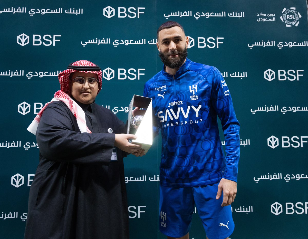 SPL's tweet photo. كريم بنزيما 🌟🇫🇷

يتسلم جائزة #هدف_الأسبوع_BSF للجولة الـ21 المقدمة من @BSF_sa ⚽️🏆

#دوري_روشن_السعودي | #للجماهير https://t.co/42v2qH5Hra