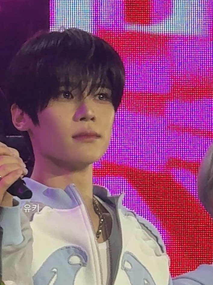 시온  너무 아름답게생김...