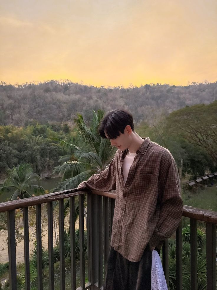 𝔓𝔬𝔬𝔥 tweet media