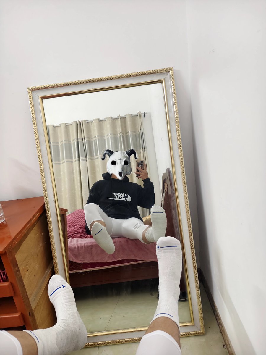 sdd1069's tweet photo. 踩你 https://t.co/eKAAdOTNsI