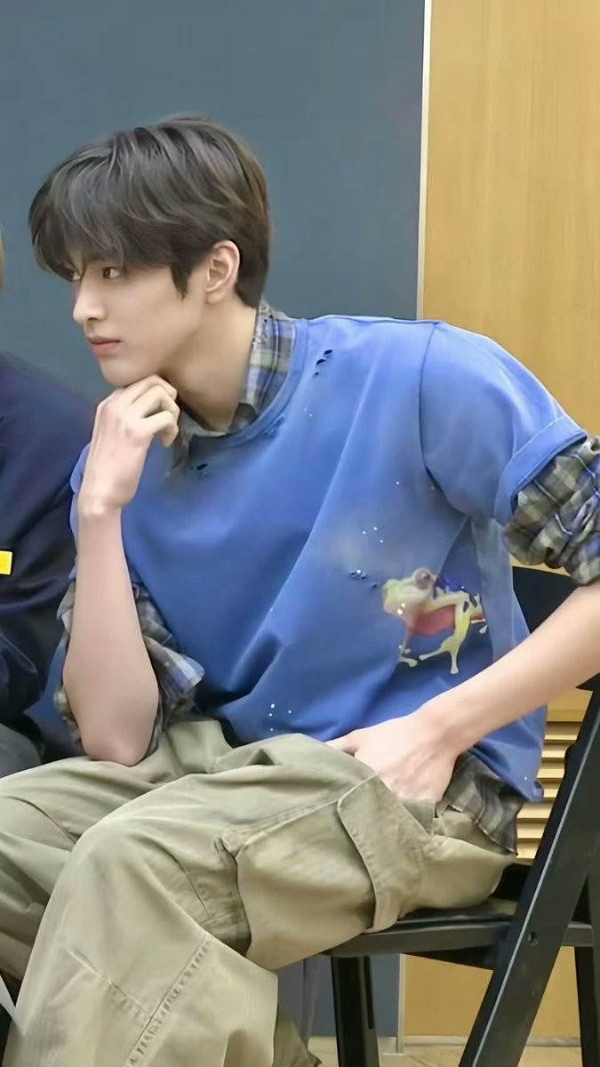 The world is luckier because you're in it.

KEONHO SWIMS TO SEVENTEEN

#AhnGonnaBeiKEONic
#HappyKeonhoDay
#건호생일축하한다고_외쳥