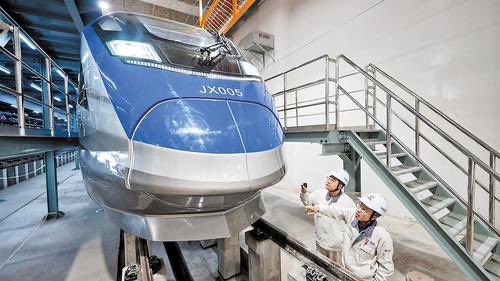 touch_beijing's tweet image. A new model of #smarttrain recently debuted on the #Beijing-Xiong'an express rail line, bringing Hebei province's city of the future one step closer to seamless connection with the Chinese capital.