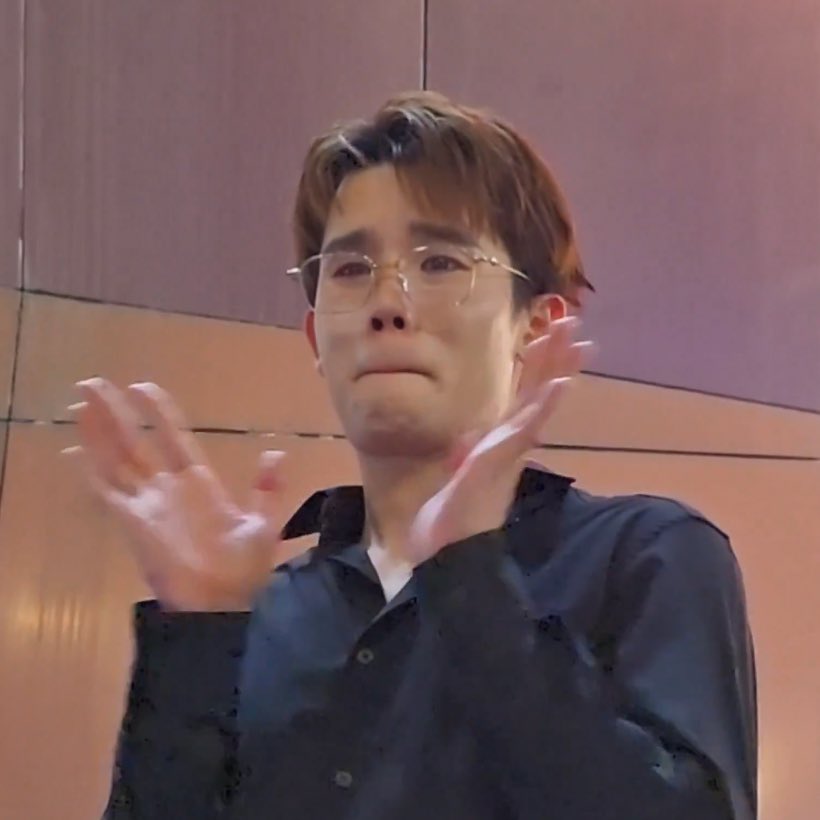 pcybae7's tweet image. I love whatever is wrong with him 😭😭

JIMMYSEA X LIFTERGLAZE 
#MaybellinexJimmySea